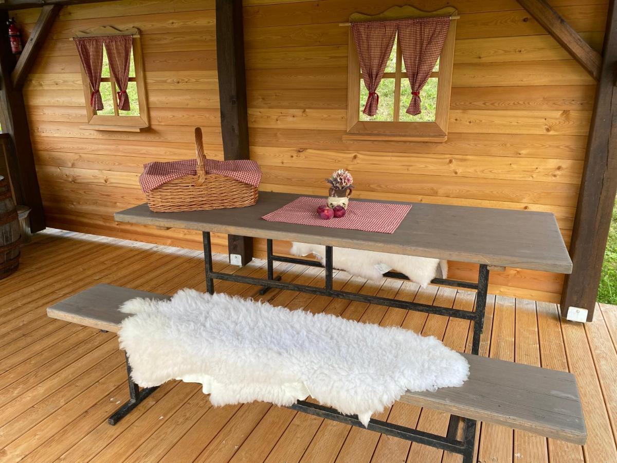 Вилла Wooden Hut At Tourist Farm Artisek Store Экстерьер фото